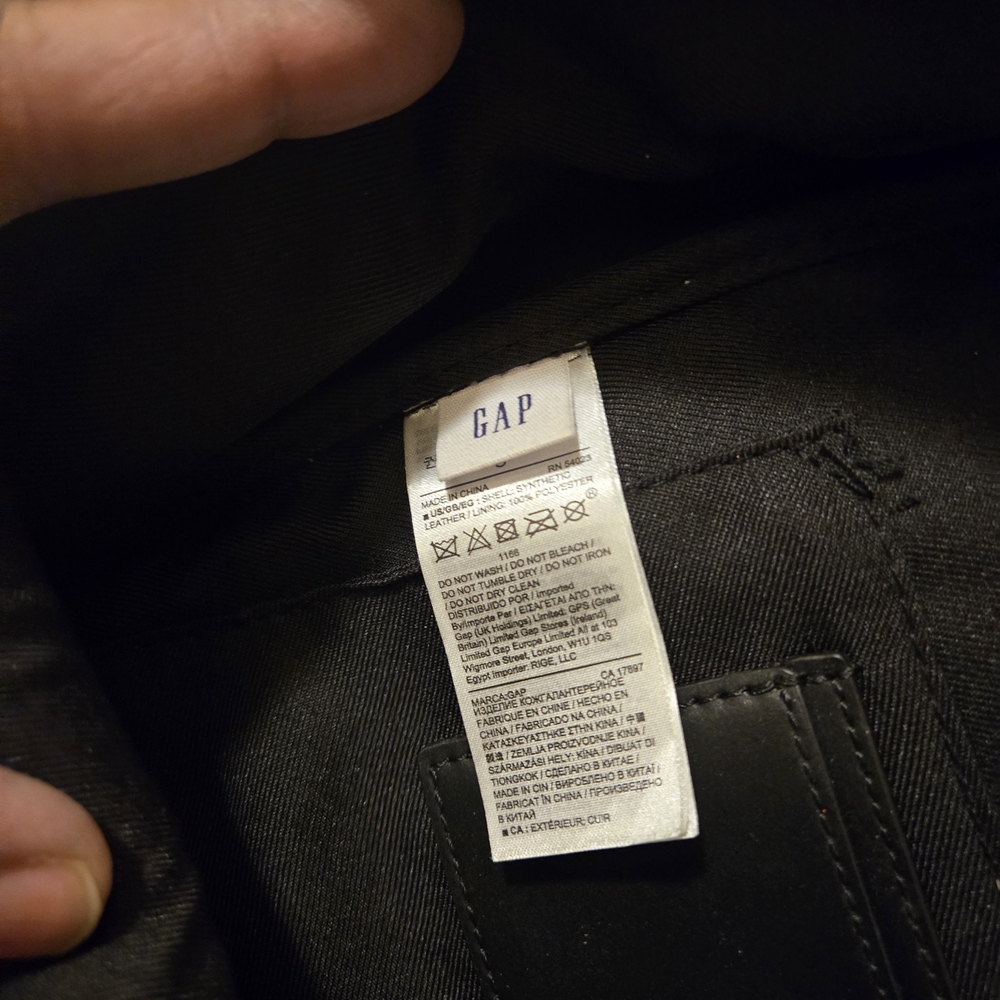 GAP Small Black Backpack with Pockets - Picture 5 of 11